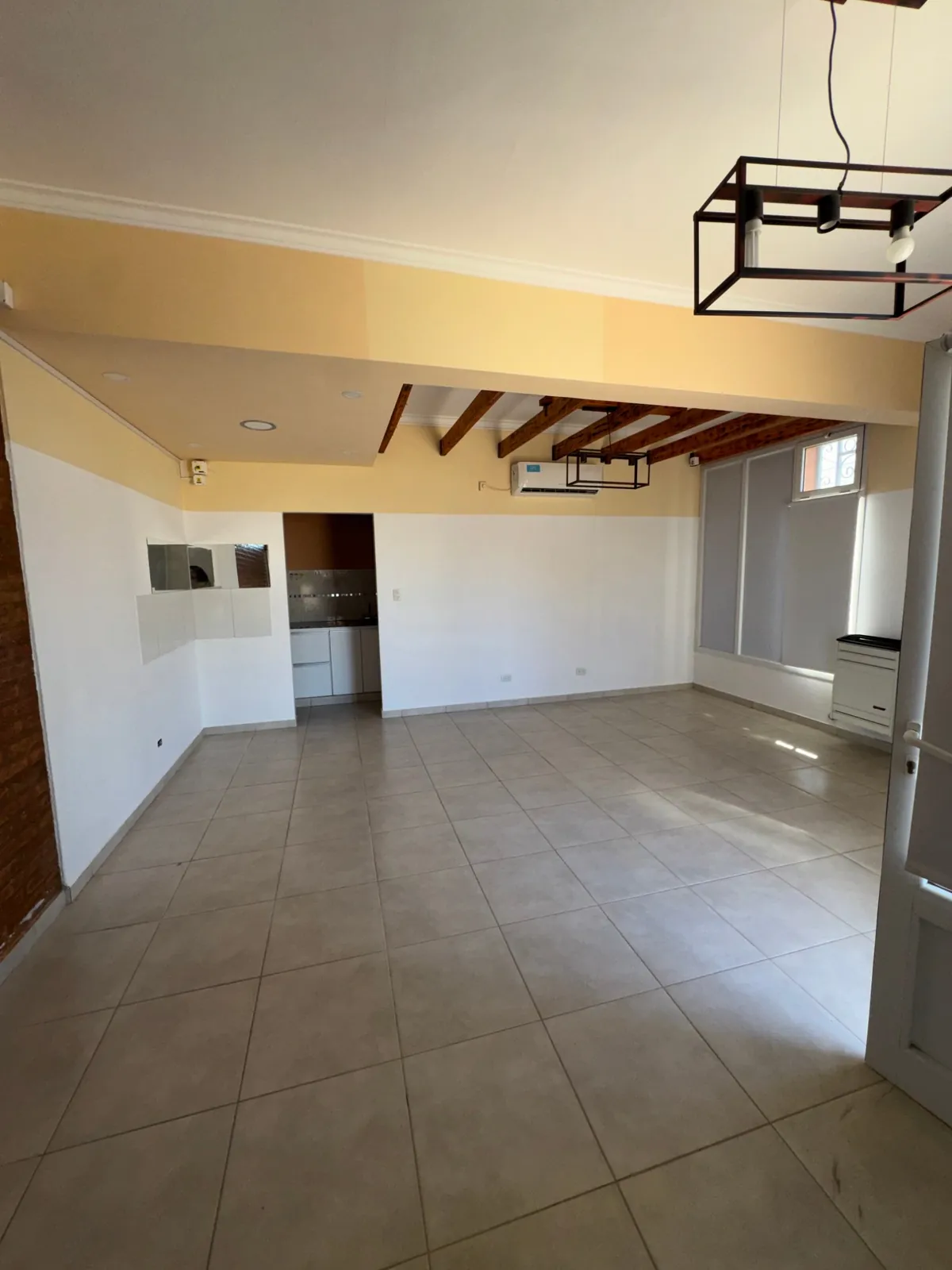 Local comercial en alquiler – Lewis Jones y Neuquén — foto 3