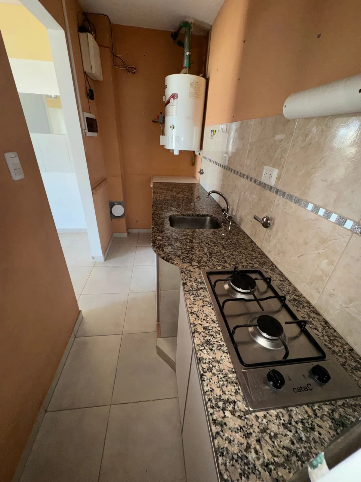 Local comercial en alquiler – Lewis Jones y Neuquén — foto 4