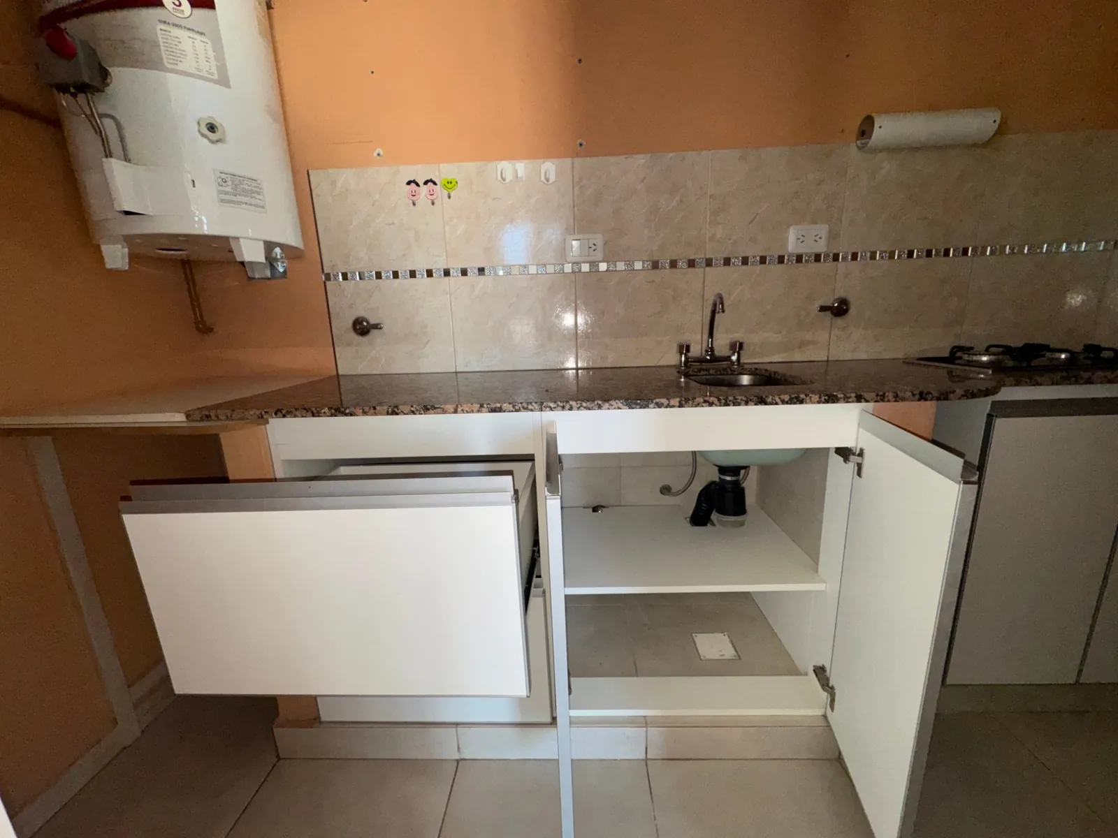 Local comercial en alquiler – Lewis Jones y Neuquén — foto 5